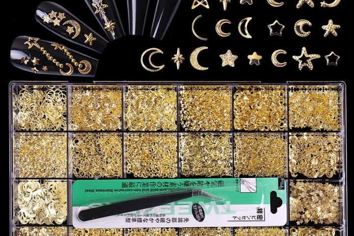 Gold Metal Nail Sequins: Moon & Star Seasonal Looks